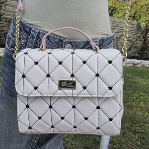 BETSEY JOHNSON WHITE/MULTI SQUARE QUILTED HEART SQUARE LUV BETSEY CROSSBODY